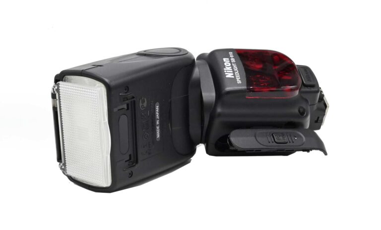 Replacing the Nikon SB-910 Battery Compartment Door